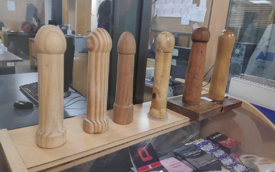 Se cayó la licitación para comprar los penes de madera