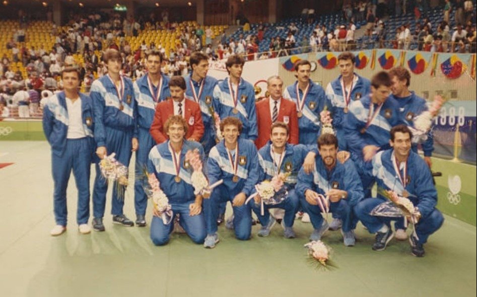 La primera medalla para el vóleibol argentino también fue ante Brasil hace 33 años