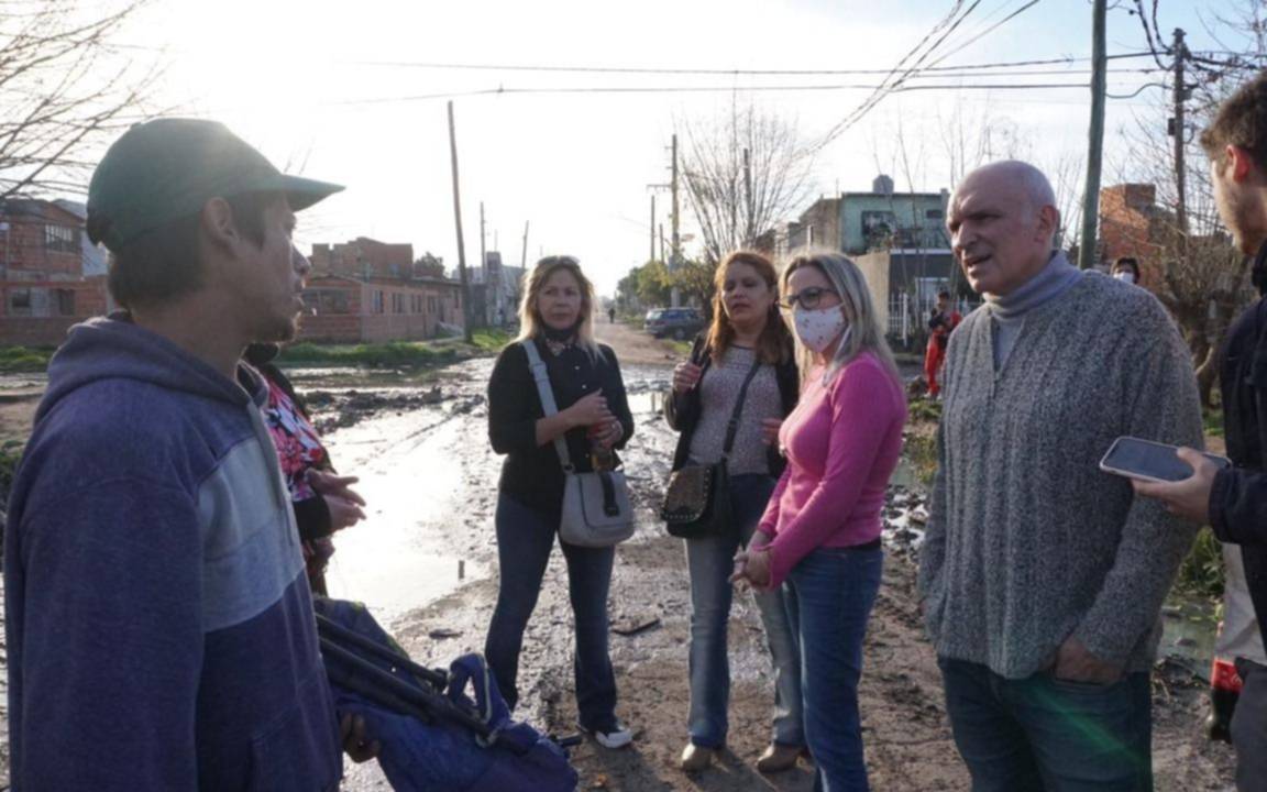 Espert y Piparo se metieron en el "barro" y hacen campaña en el Conurbano