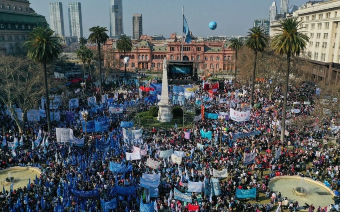 Organizaciones sociales marcharon a Plaza de Mayo por San Cayetano