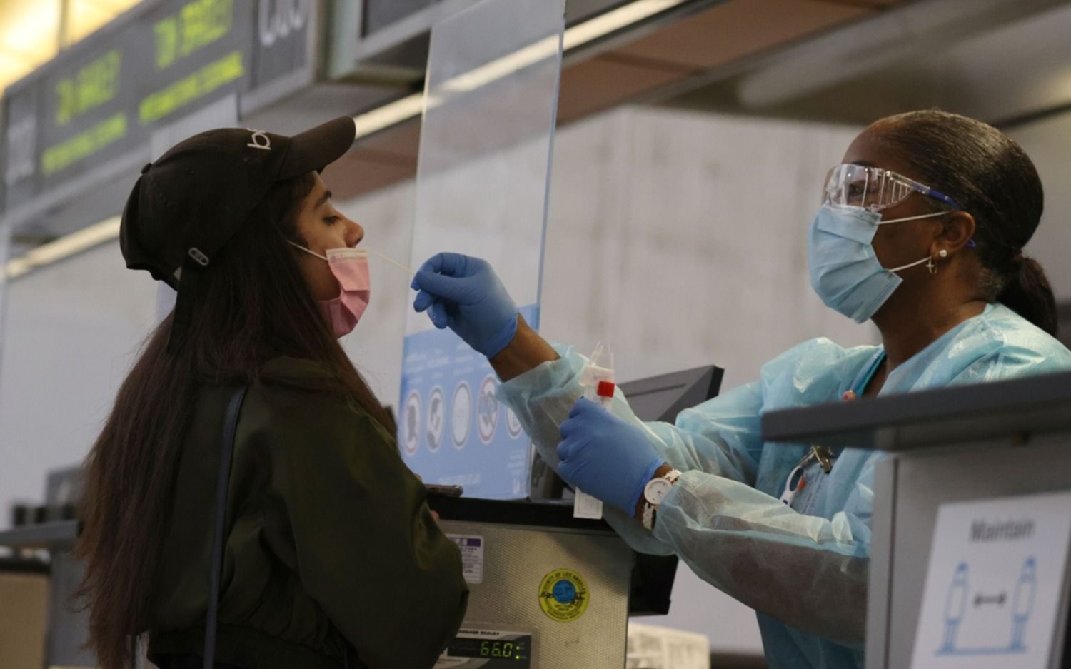  Los que no están vacunados tienen el doble de chances de reinfectarse