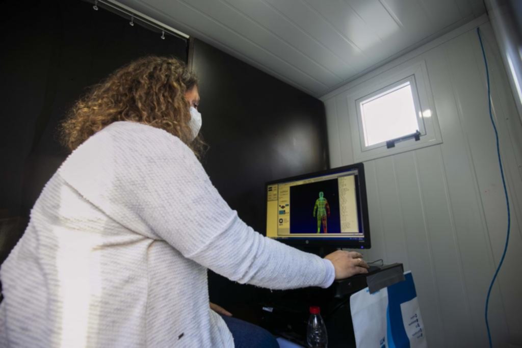 Cómo es el estudio que escanea cuerpos de los platenses y servirá para la ley de talles