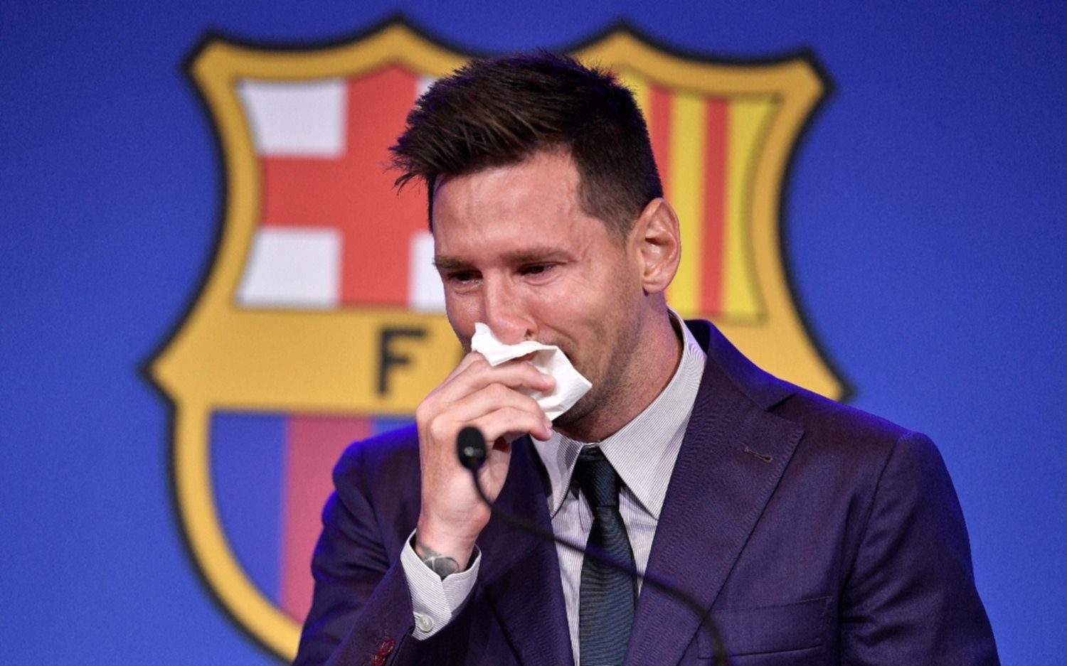 Messi se despidió del Barcelona en una conferencia de prensa repleta de lágrimas y emoción: "Este es el final y ahora empieza otra historia"