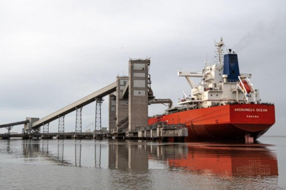 El bloqueo de transportistas en el puerto bahiense, con un alto costo: U$S 56,5 millones