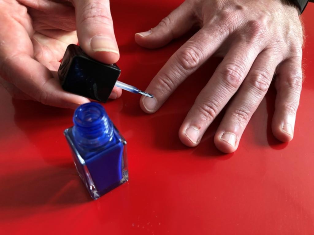 Manicura masculina: ellos también se pintan las uñas