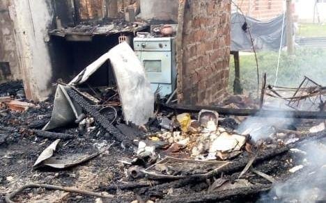 Un incendio en Villa Elvira dejó a una familia en la calle y piden ayuda