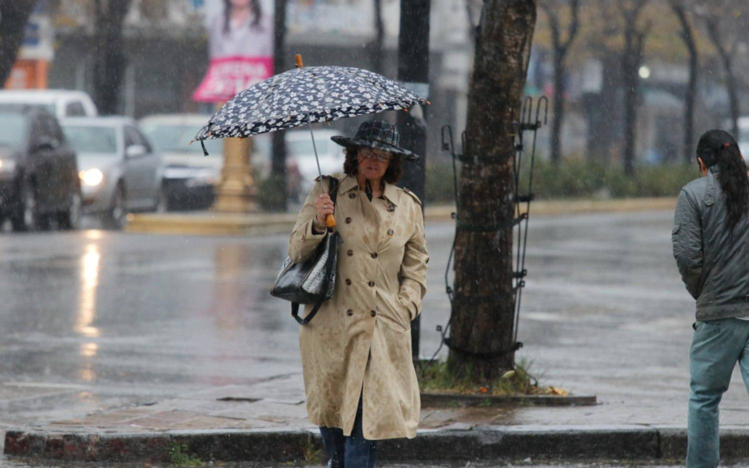 Un lunes muy lunes: viento, frío y ¿hasta cuándo sigue la lluvia?