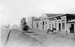 Avenida 1 cerca de la estación de La Plata en Tolosa en junio 1884