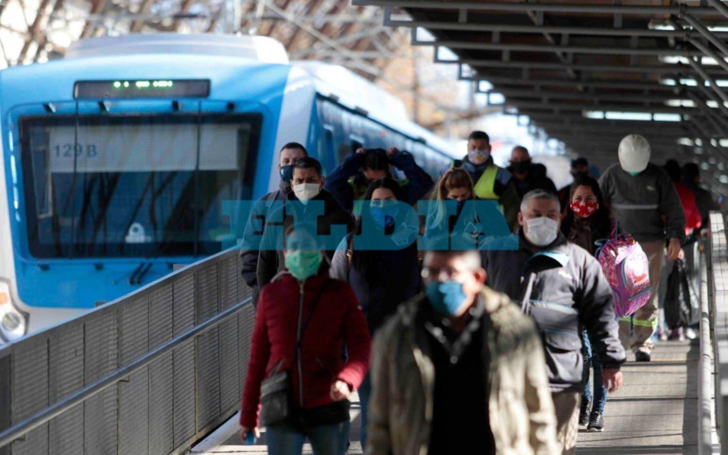 Amplían la capacidad en transporte público y volverán pasajeros "parados"