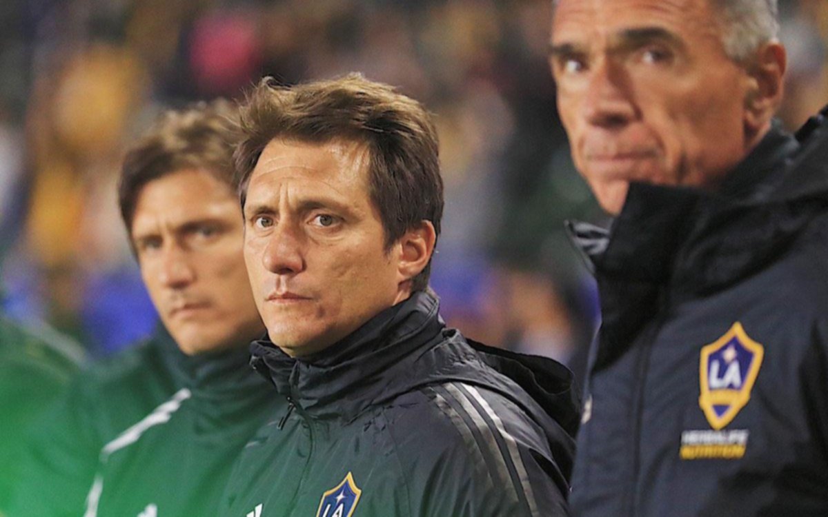 Hay tres candidatos para DT de Racing y uno es Guillermo Barros Schelotto