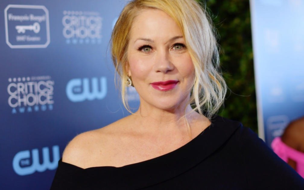 La actriz Christina Applegate reveló que padece esclerosis múltiple 