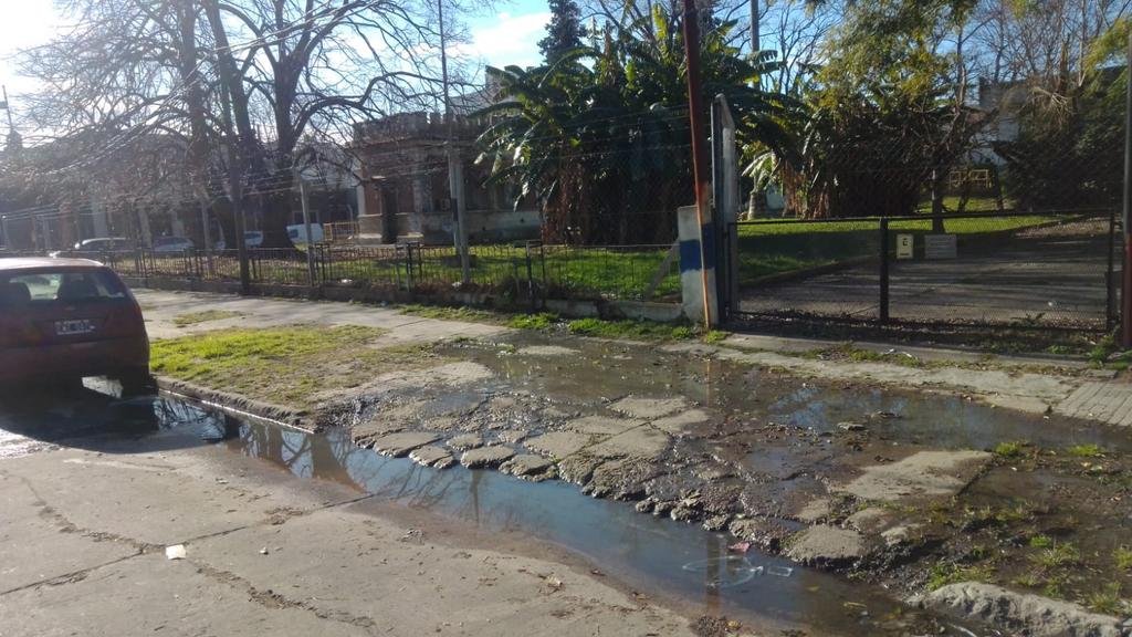 Reclamo por un peligroso foco infeccioso frente a un hospital de barrio Norte