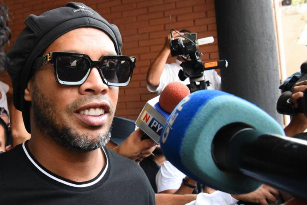 Ronaldinho y Neymar le dieron la bienvenida
