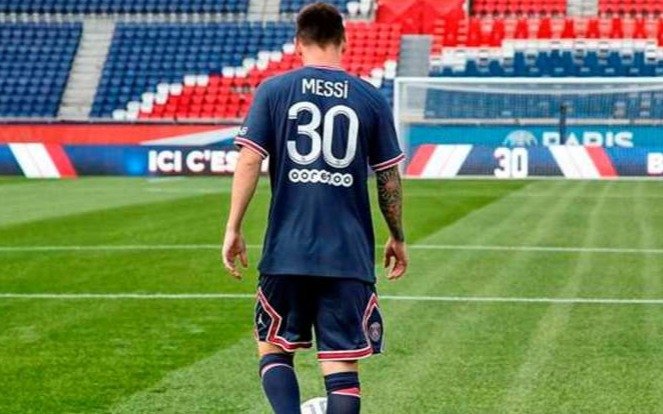 La camiseta de Messi ya tiene precio y en París se agotó en un suspiro: ¿Te la comprarías? 