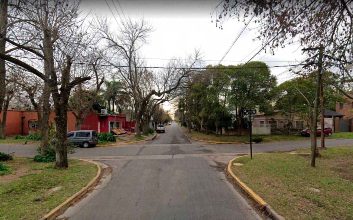 Conmoción en Gonnet por el hallazgo de una joven desnuda y en shock