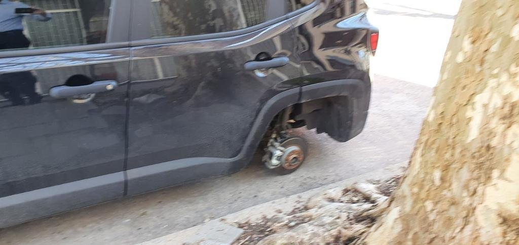 Los “roba ruedas” también atacan de día en Barrio Norte