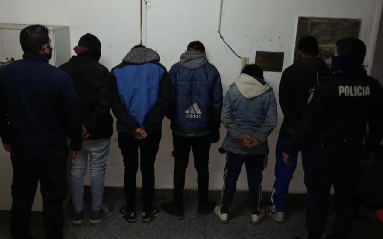Chiquitos peligrosos: eran cinco, llevaban arma de utilería e intentaron entrar a una vivienda