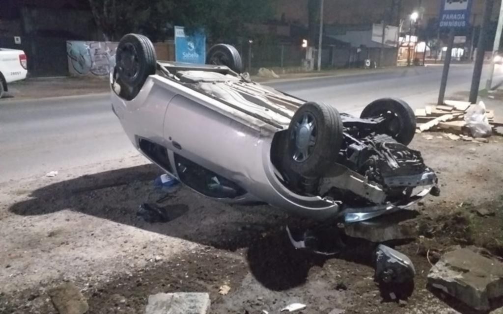 Locura en City Bell: volcó, agarró a piñas al otro conductor y le robó el auto