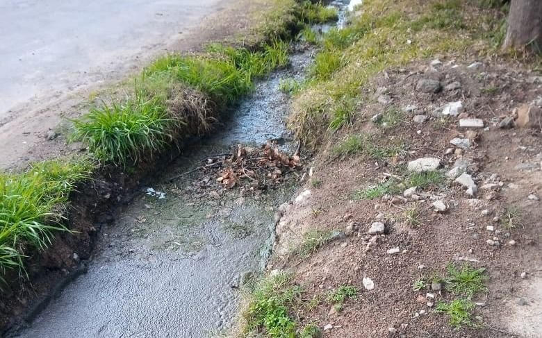 Denuncian vuelcos indebidos a las zanjas en un sector de Villa Elisa