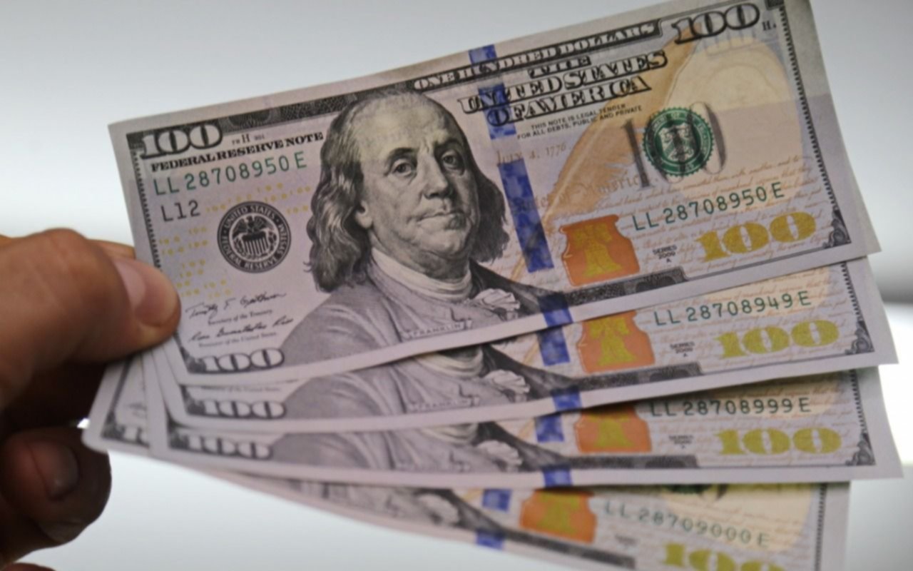 Por nuevas restricciones, el dólar blue se dispara casi $3