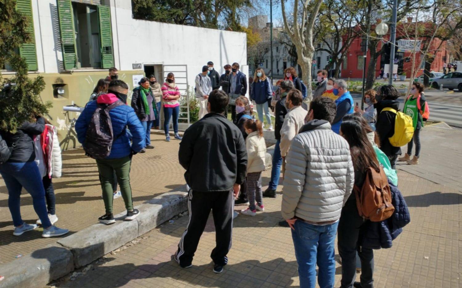 Alumnos, docentes y padres renuevan el reclamo para el edificio propio de la Secundaria 70 de La Plata