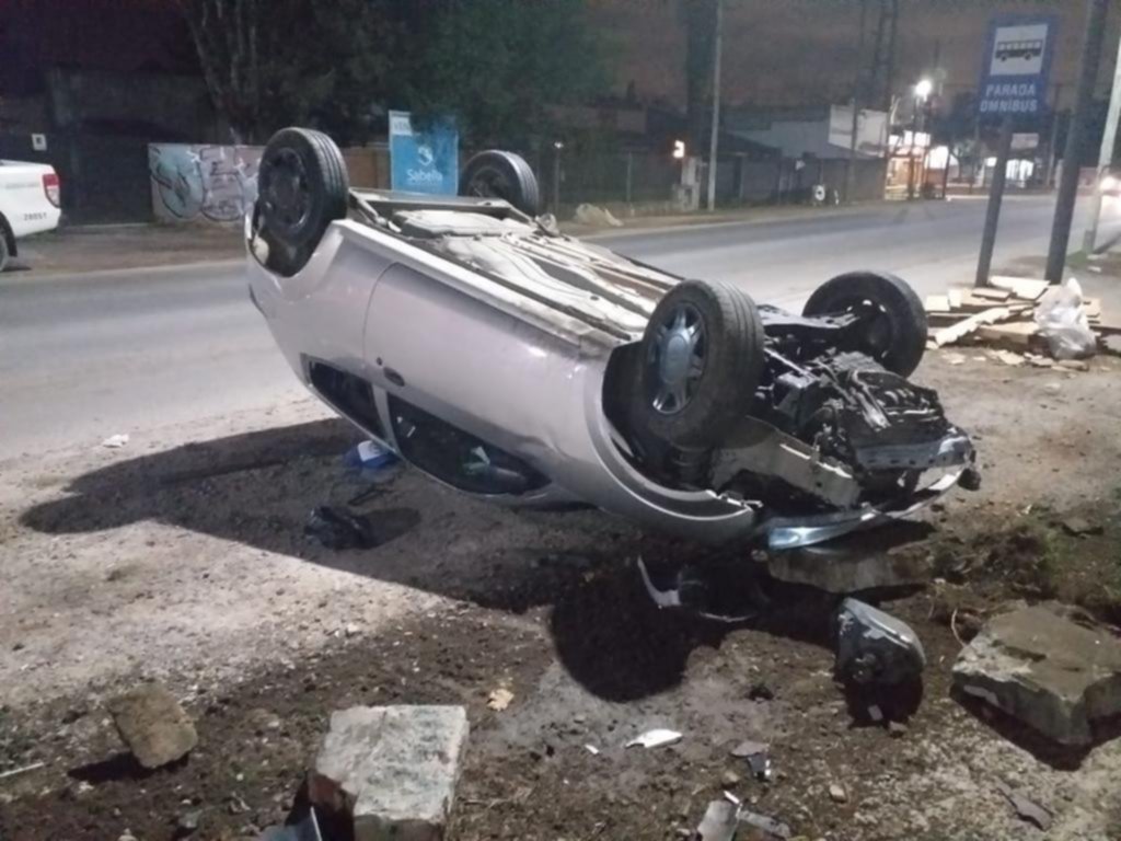 En Camino Belgrano, un choque con un vuelco y una agresión que terminó en robo