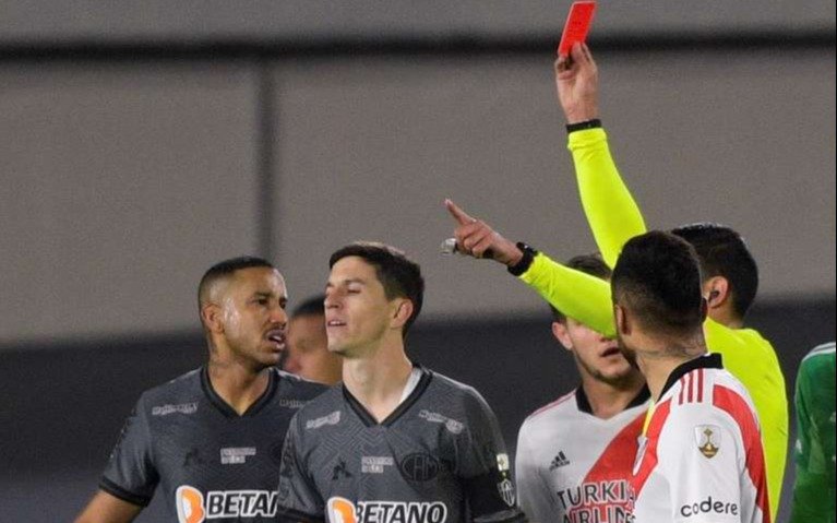 Sorpresa: Mineiro le reclamó a la Conmebol que anule la roja a Nacho Fernández