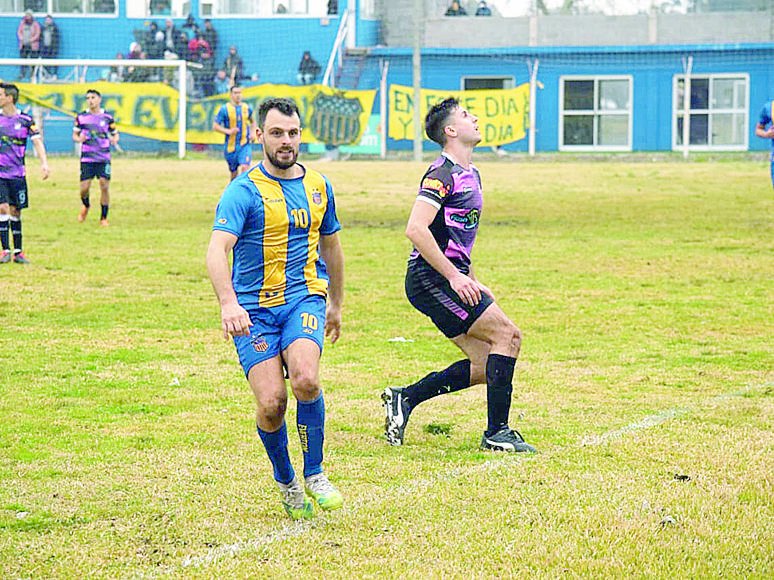 Alumni se quedó solo en la punta y en la B, ahora hay tres líderes