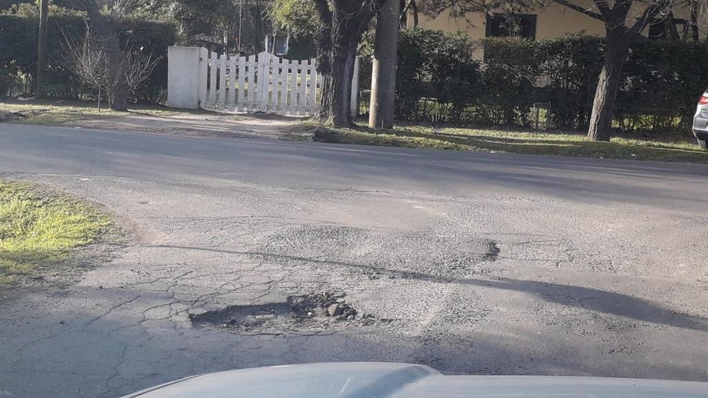 Reclaman la reparación de baches en 483 y 20