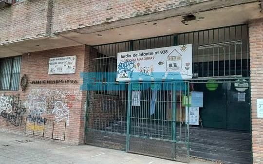 Convocan a abrazo simbólico por un jardín y una secundaria de La Plata que no pueden volver a clases por falta de agua