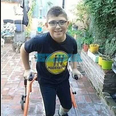 Corazón gigante: un platense donó el dinero para operar a Santi y que pueda volver a caminar