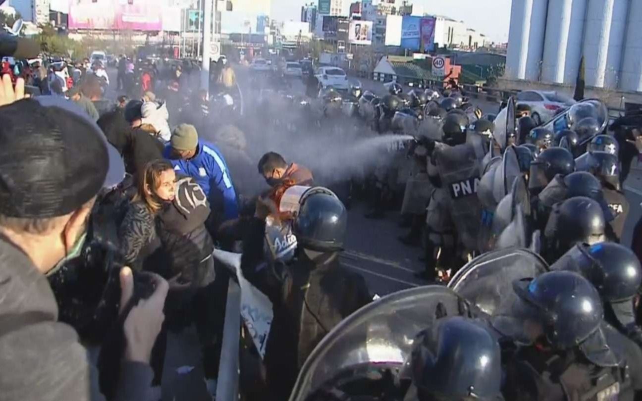 Tensión: tras el sorpresivo corte en el Puente Pueyrredón 