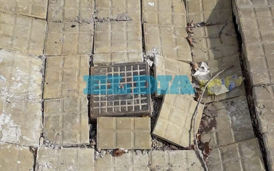Quejas por una vereda rota hace dos meses en calle 4, entre 69 y 70 
