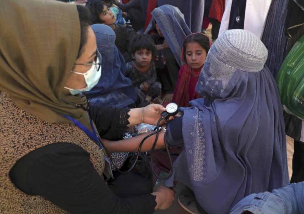 Muy pocas mujeres y mucho recelo en las calles de Kabul