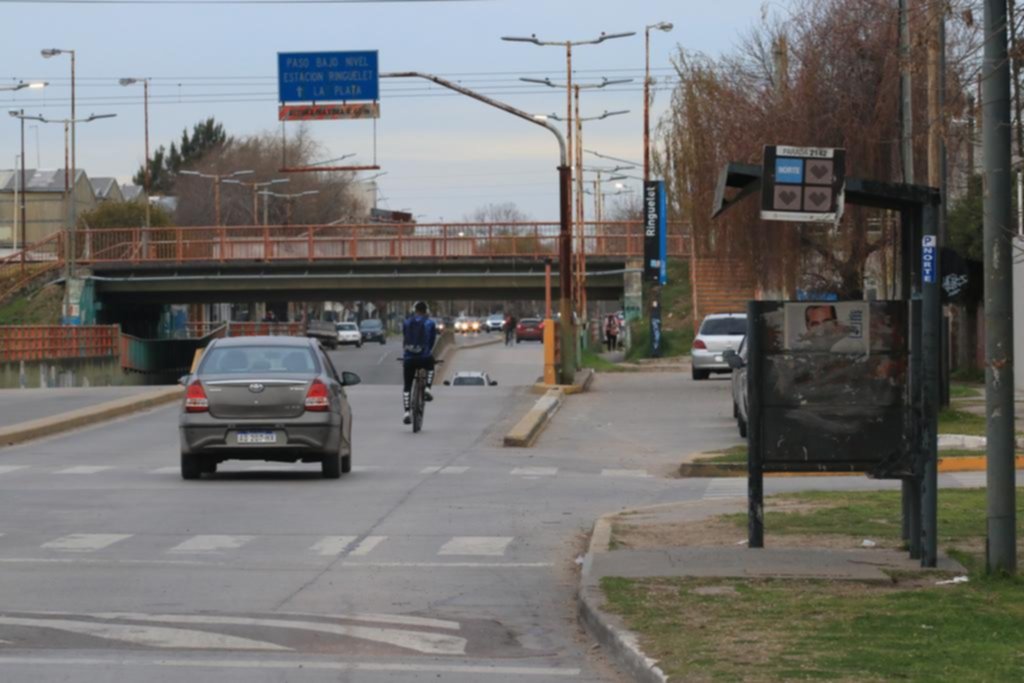 Entre el puente de 7 y 508 y la estación de trenes, los “chorros no dan respiro”