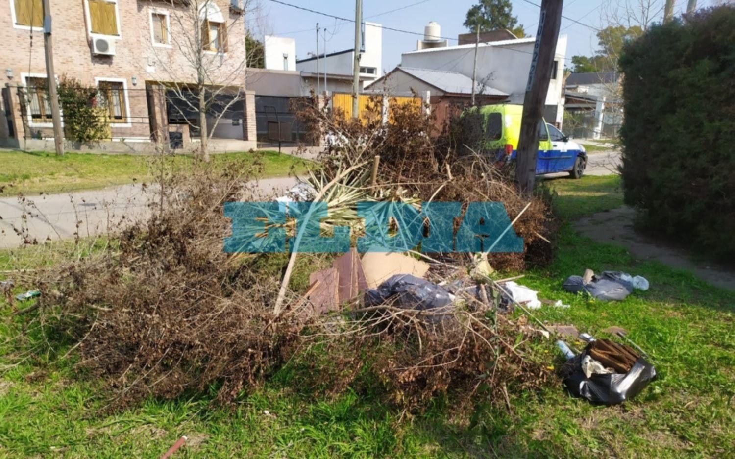 Reclamos vecinal por montañas de basura en City Bell