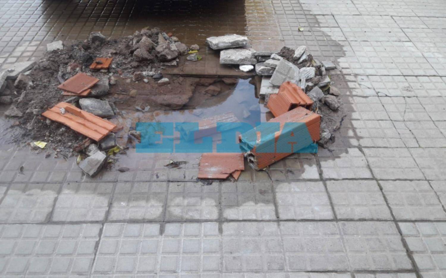 Hartazgo en El Mondongo por una pérdida de agua que cumplió un mes