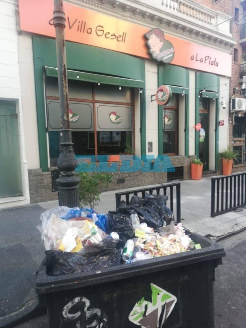 Contenedores "desbordando de basura" generan preocupación en 47, entre 10 y 11