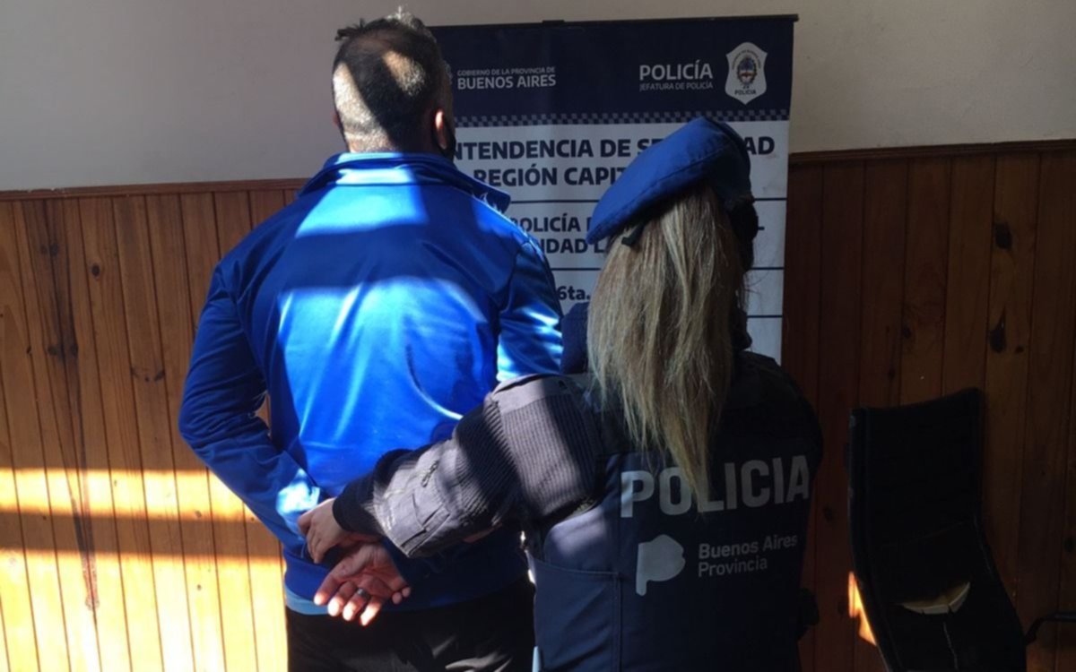 Relato salvaje: Discutió por una mala maniobra de transito, en la confusión siguió a otro auto, se bajó y con una tonfa le rompió la luneta