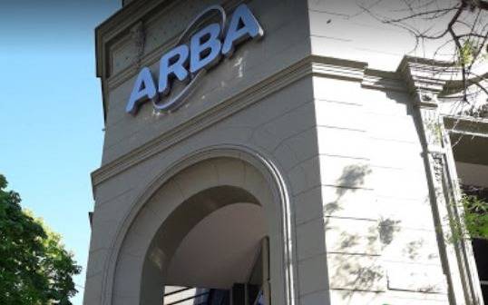 Reclamo por atraso salarial en Economía y ARBA