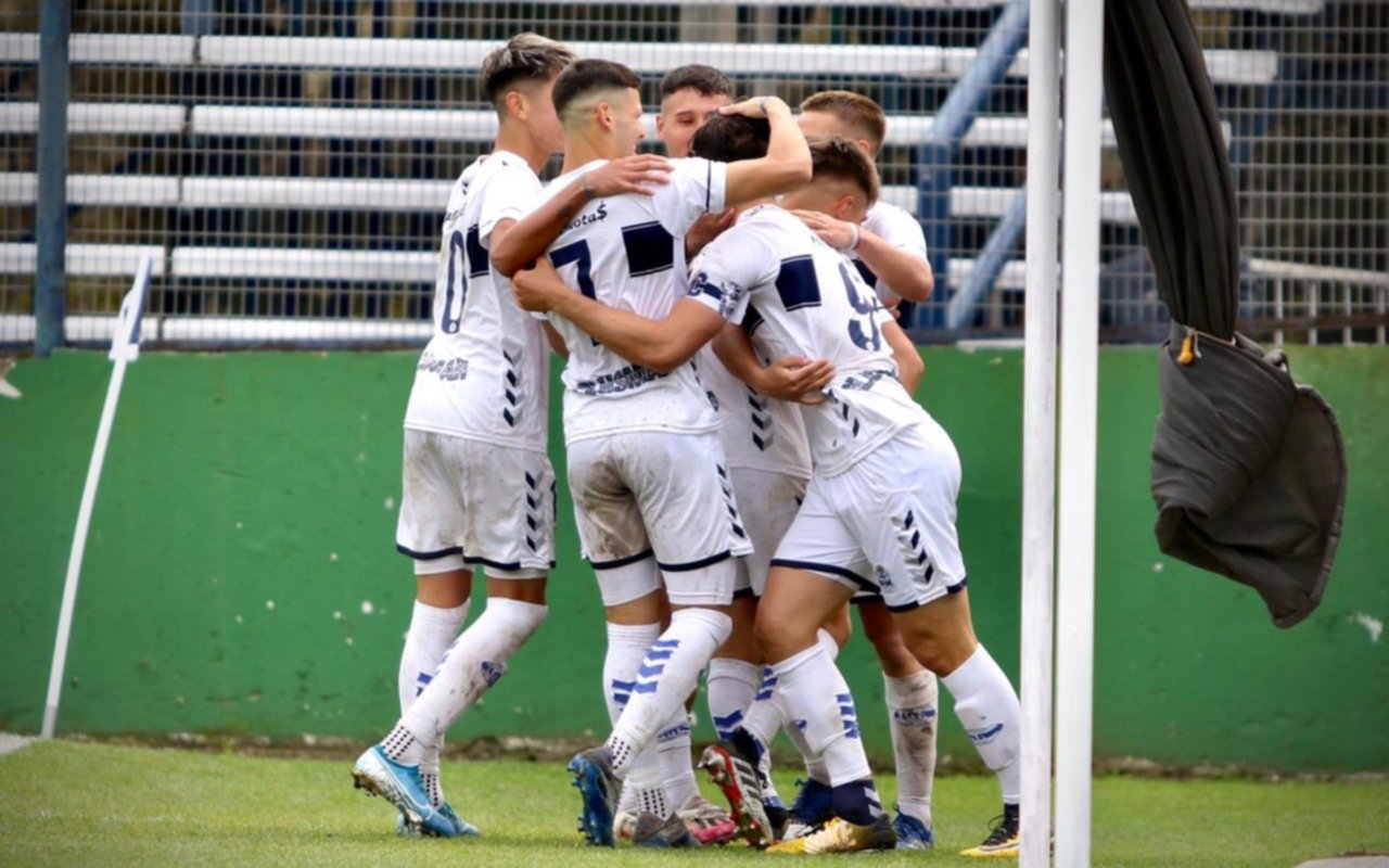 La Reserva de Gimnasia superó 3 a 1 a River en el Bosque y trepó a la punta