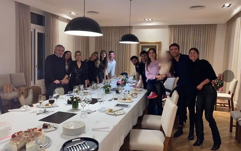 Escándalo en Olivos: una invitada podría plantear la "inconstitucionalidad del DNU"