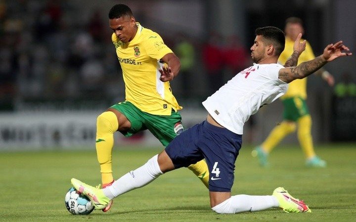 En el debut de Cuti Romero, Tottenham cayó en Portugal ante el modesto Pacos Ferreira
