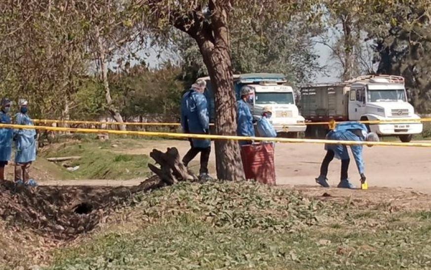 Una mujer asfixió a su bebé con un cordón de zapatilla y tiró el cuerpo en un tacho de basura