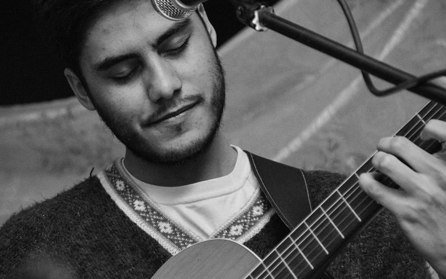 Esteban Lazarte lanza su disco debut como solista
