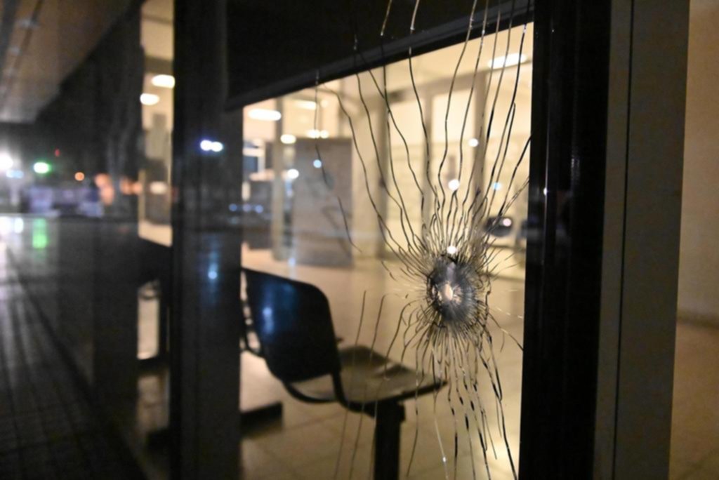 Con una balacera previa, arranca otro juicio contra siete de “Los Monos”