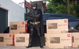 Imperdonable: roban del Niños televisores que donó Batman y apuntó a "personal del hospital"