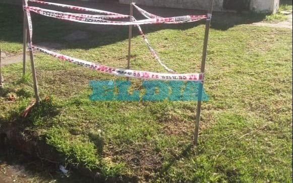 El drama de una vecina de Tolosa: hace un año su casa se inunda por un caño roto y ABSA no lo soluciona
