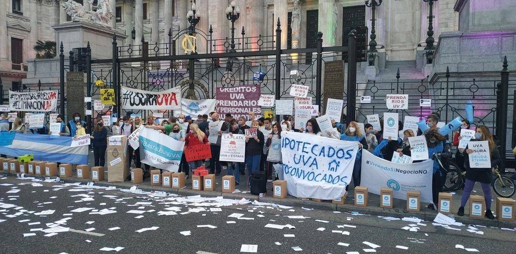 Movilización al Congreso por los créditos hipotecarios UVA