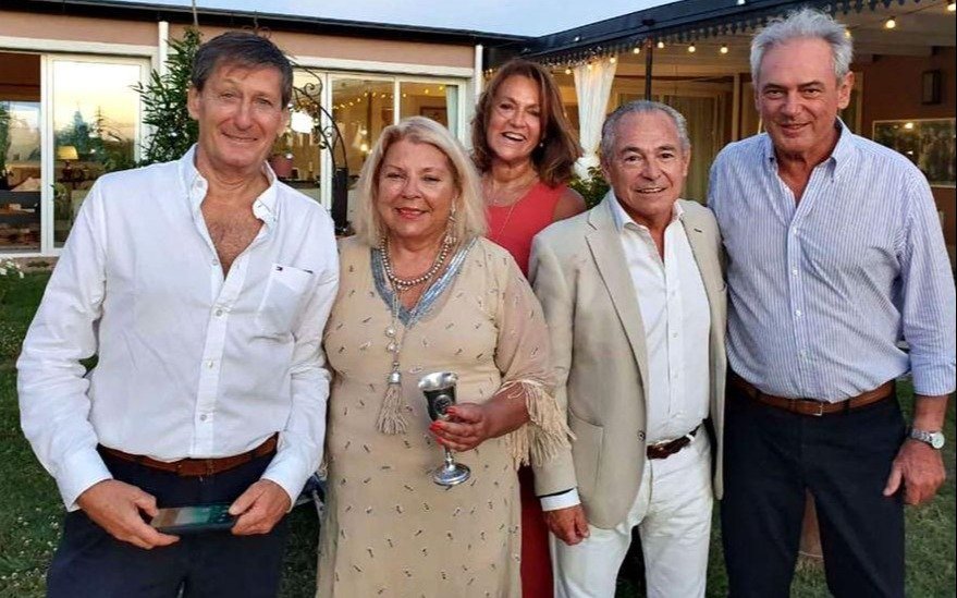 Tras la denuncia del festejo de su cumpleaños, Carrió confesó que lloró y que pensó en irse del país